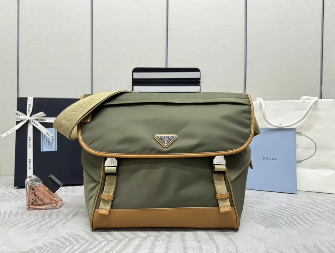 프라다 리나일론 메신저 크로스백  2VD052  28.5×30×14.5cm