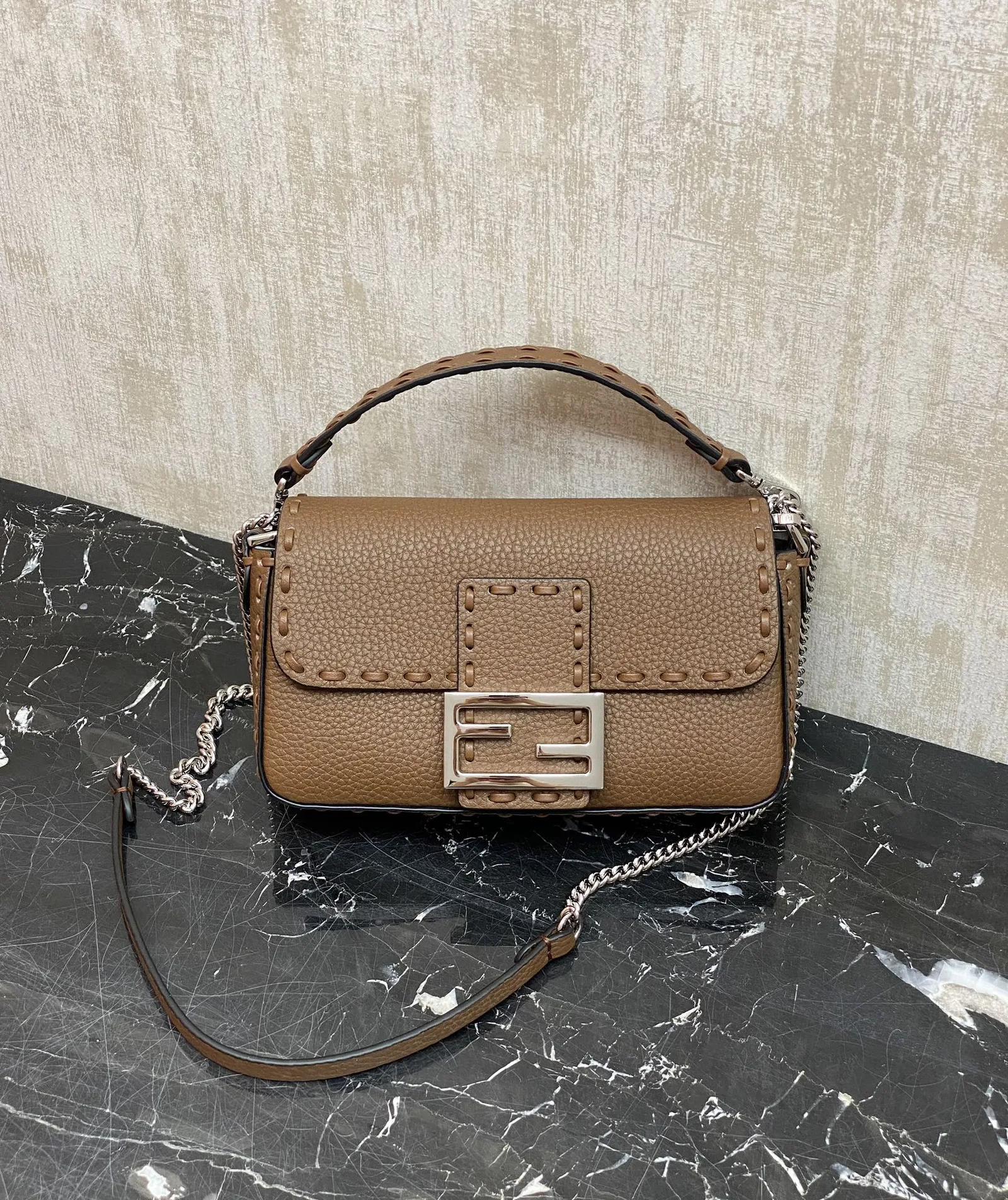 펜디 바게트 미니 백 8BS017 20X 11.5X 4 cm