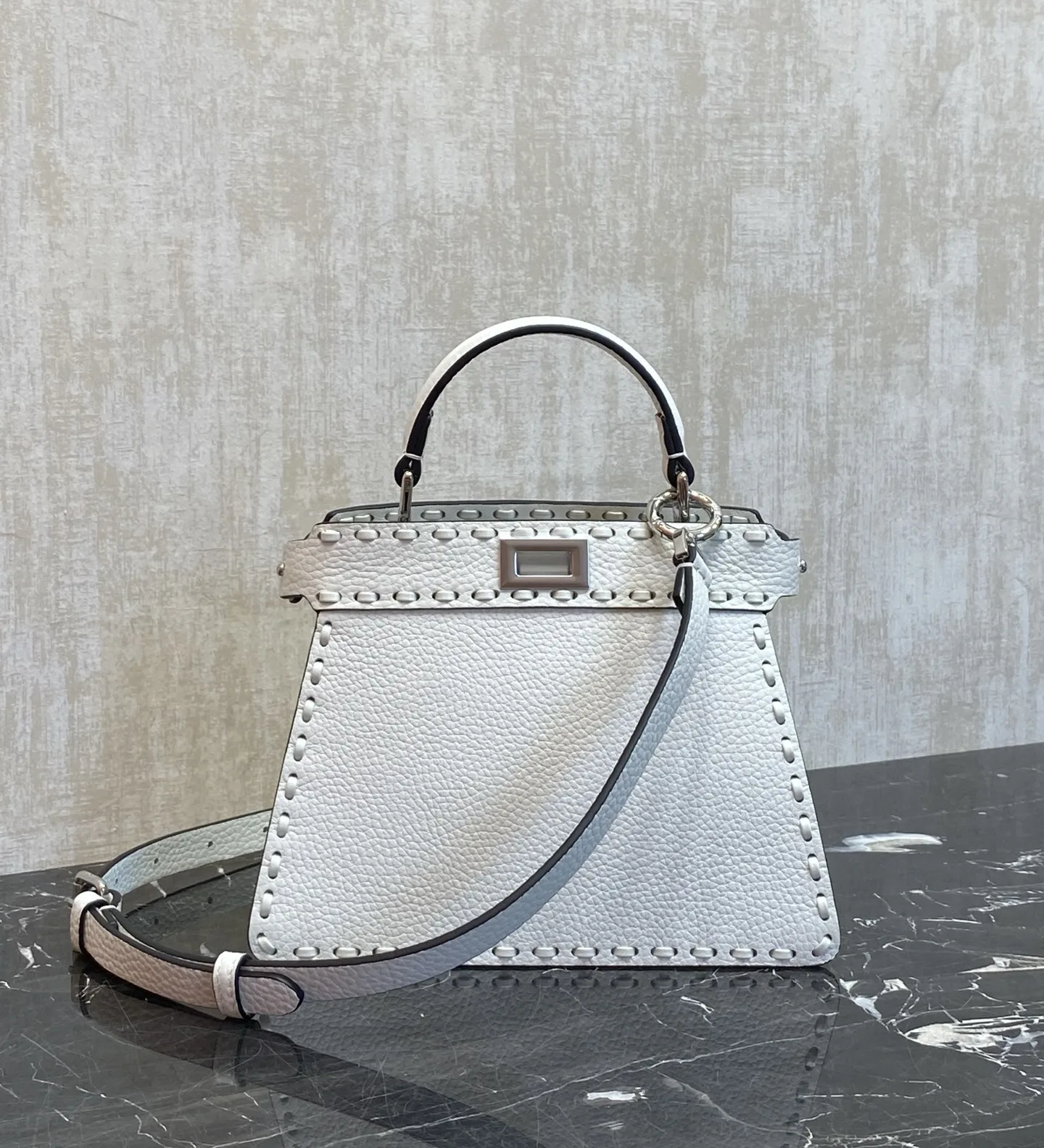 FENDI 미니 peekaboo petite  20x15.5x11cm