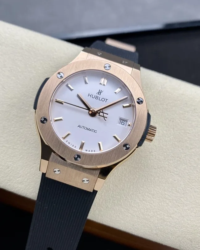 HB l HUB1110 l 38mm l Hublot Classic Fusion