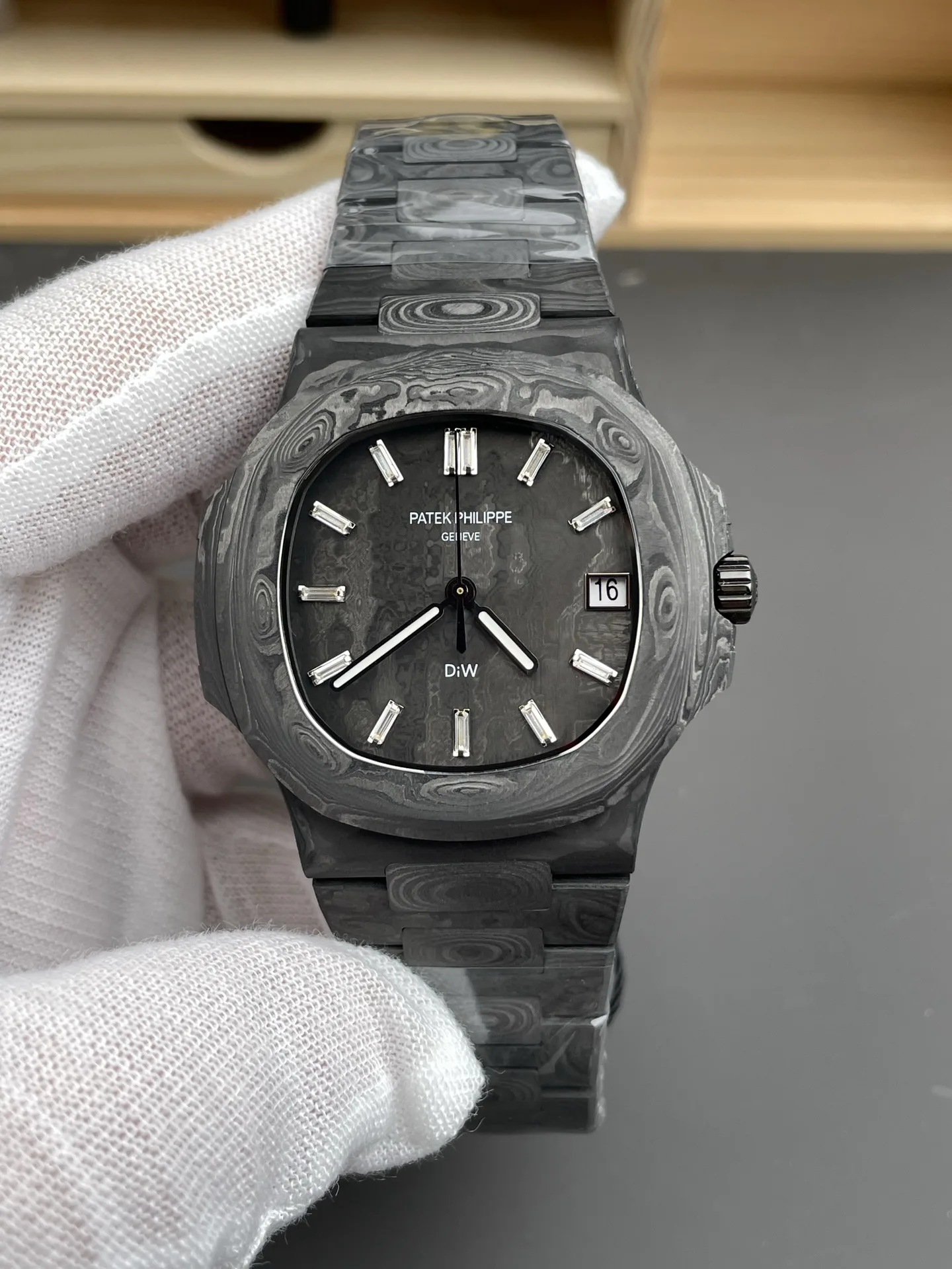 DIW | Cal.324 무브먼트｜40mm l 파텍필립 노틸러스 5711  탄소 섬유