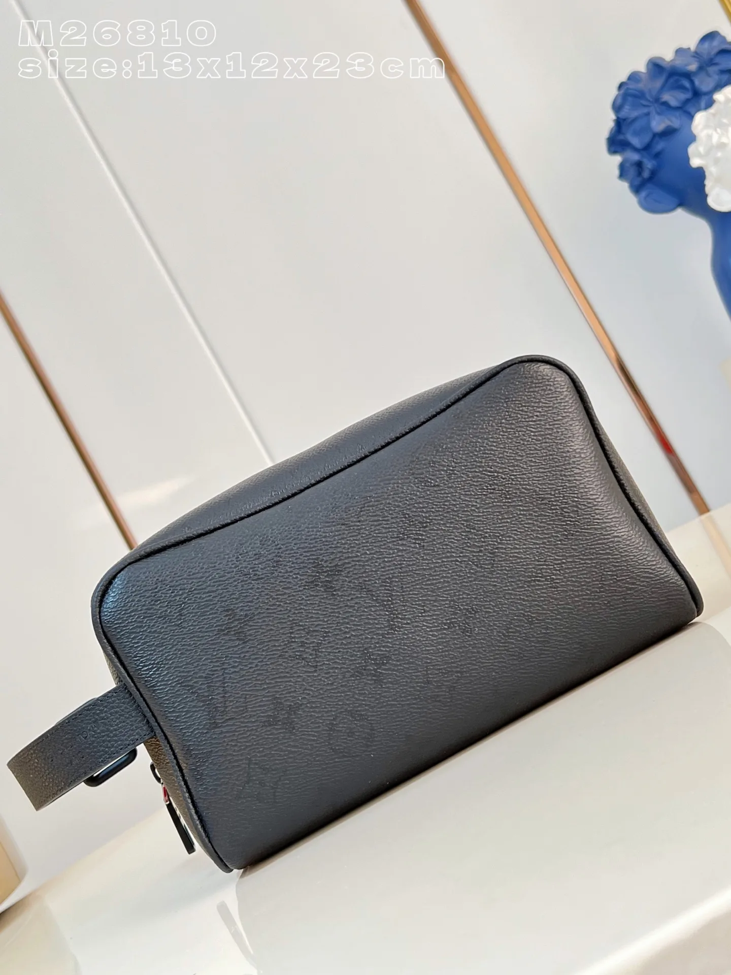 루이비통 M26810  Locker Dopp Kit  13 x 12 x 23cm