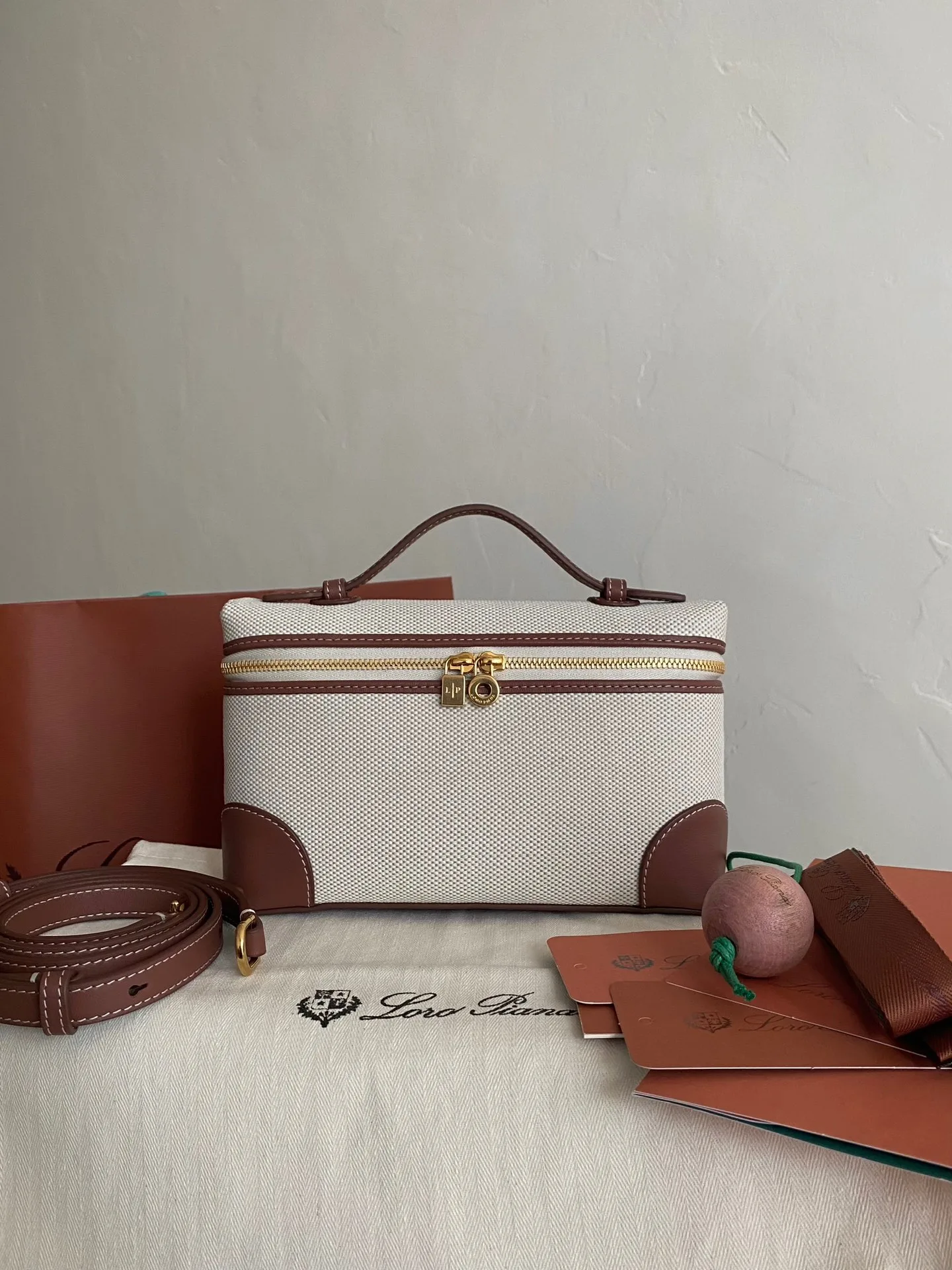 로로피아나  Extra pocket L19 19×7×12cm