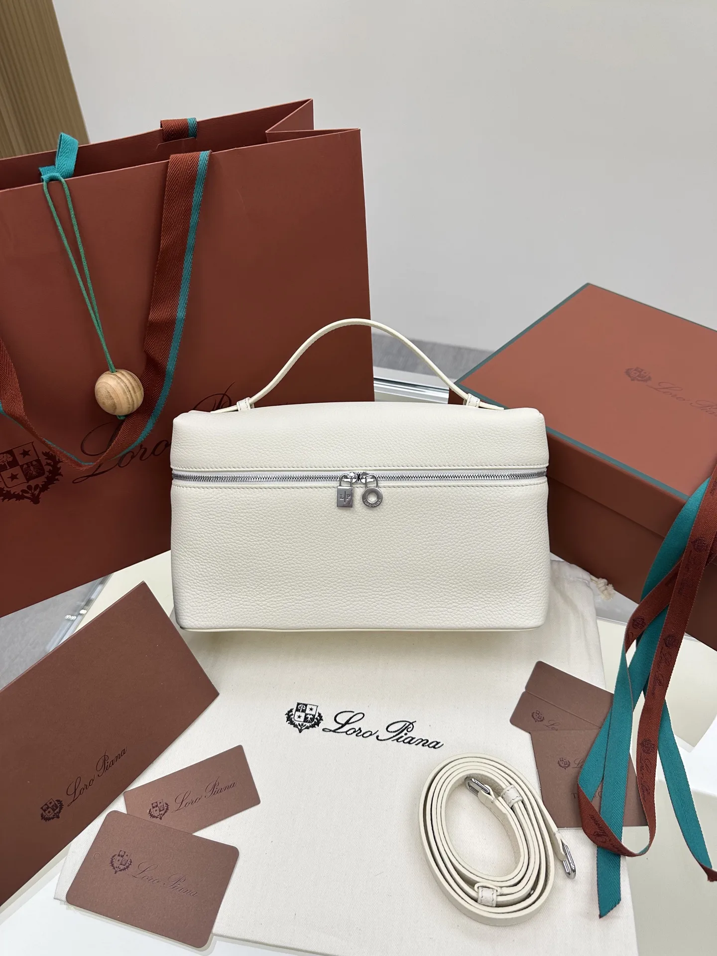 로로피아나 Extra Pocket L27