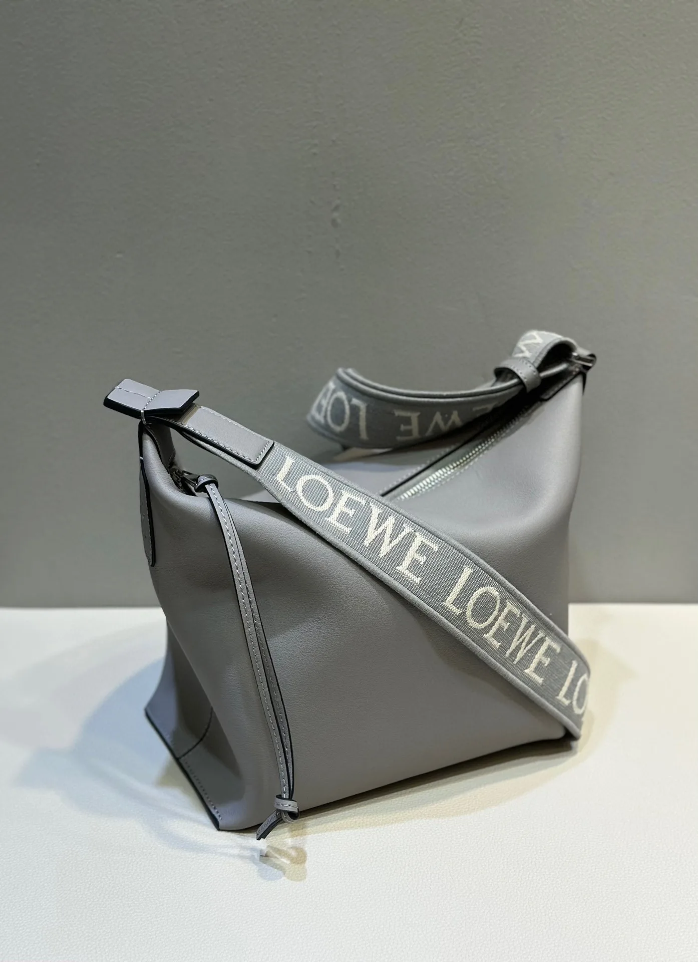 로에베 Cubi 숄더 백  29.5*10.5*22cm