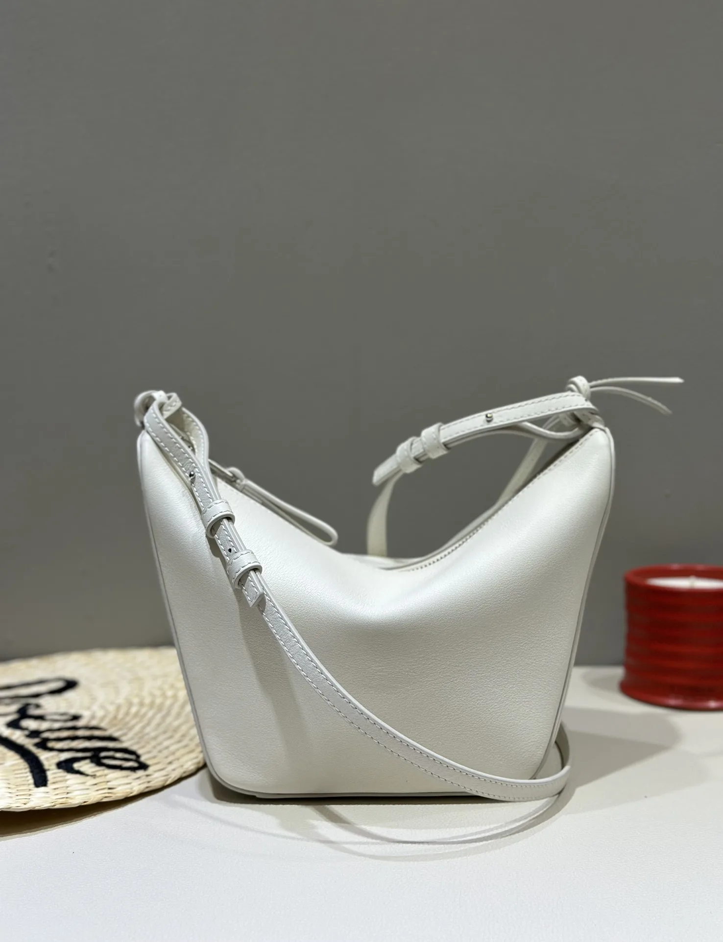 로에베 Hammock Hobo 28*17*9.5cm